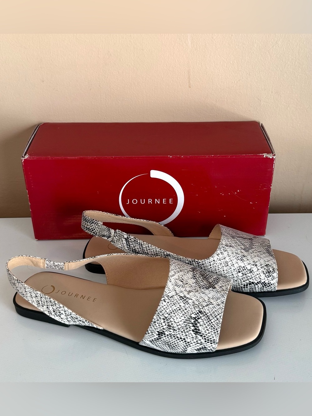 JOURNEE COLLECTION WOMEN'S 9.5M BRINSLEY SNAKE SLING BACK SANDALS NEW W/BOX